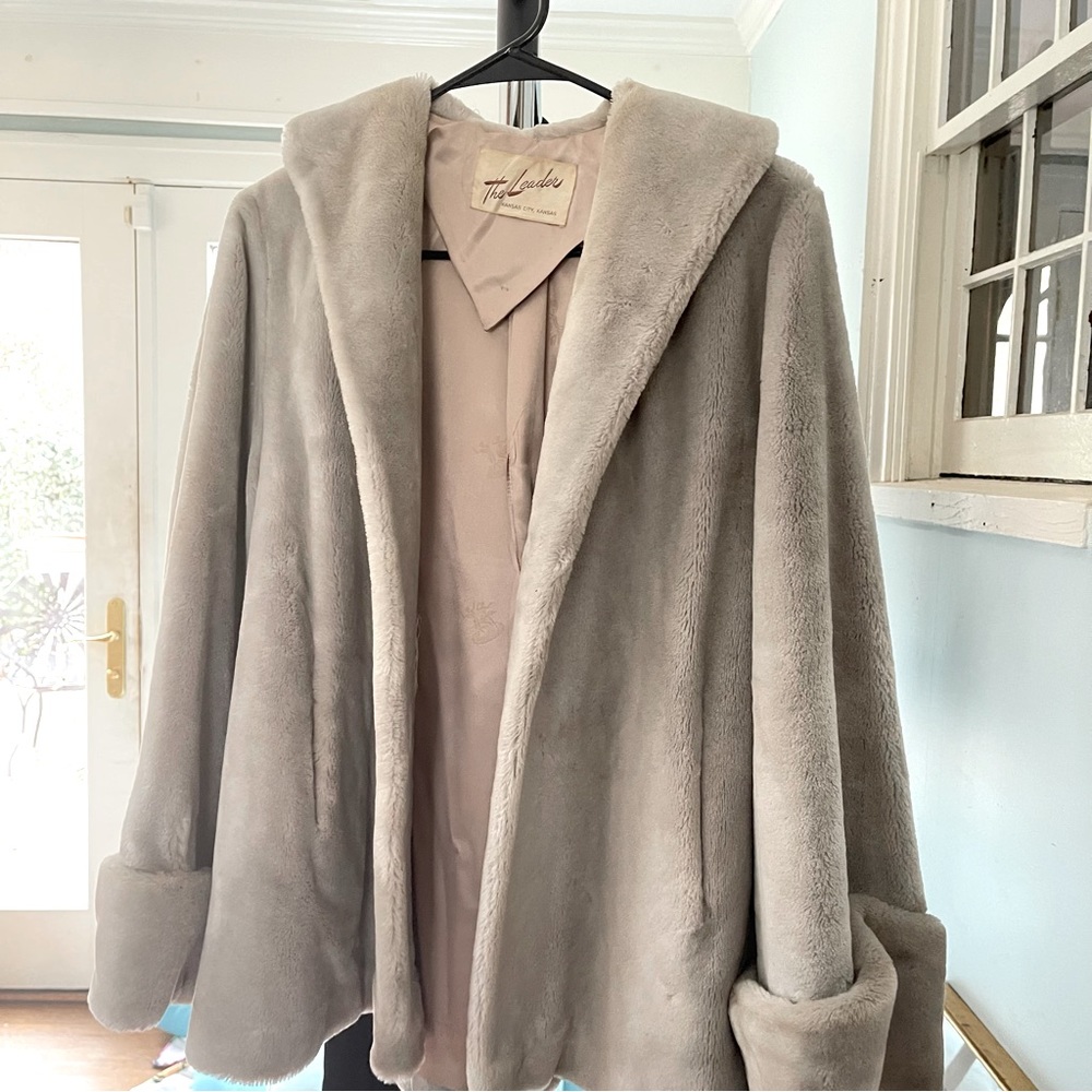 Silver tone fur from Kansas City Ferrier ! Beautiful. Vintage